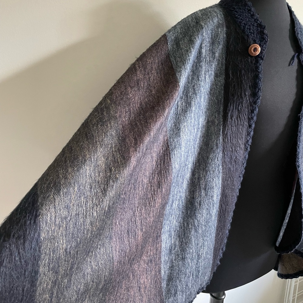 Imperfect Poncho - Picture 4 of 11